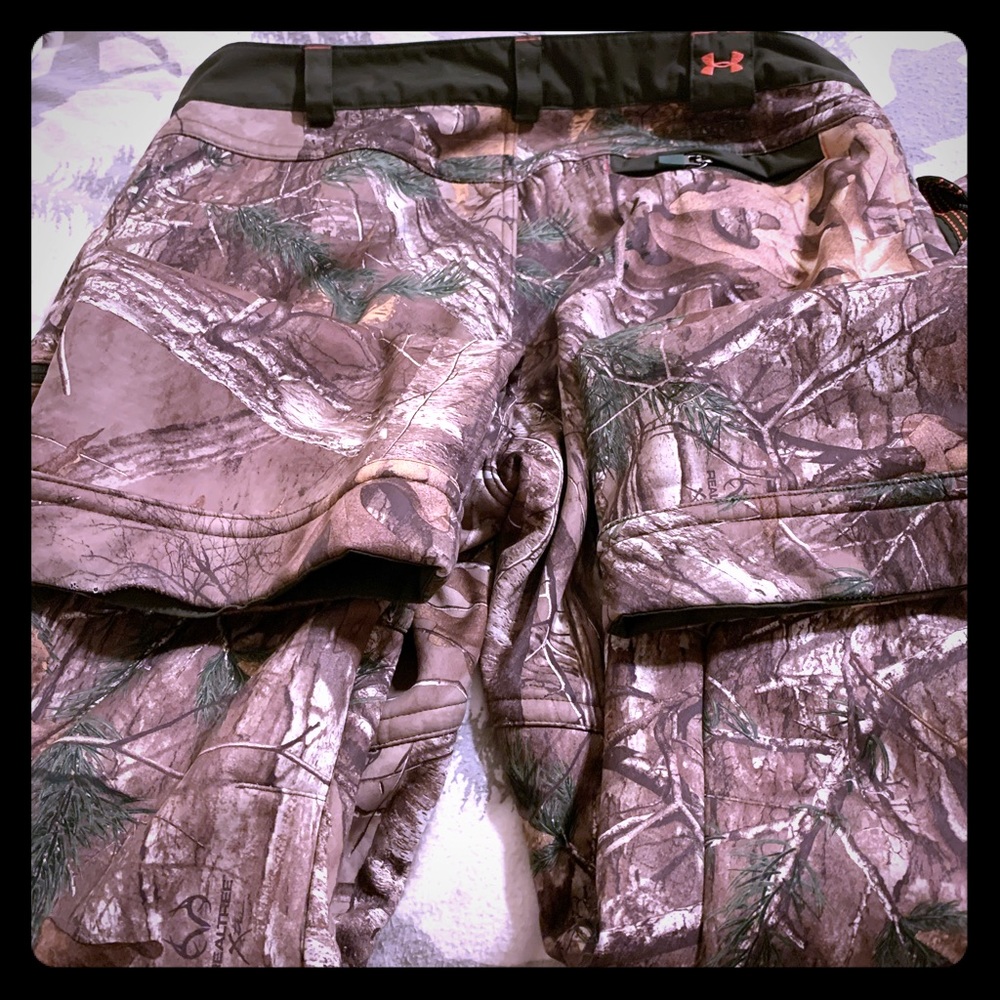 Under Armour Women’s Hunting Pants Size 10